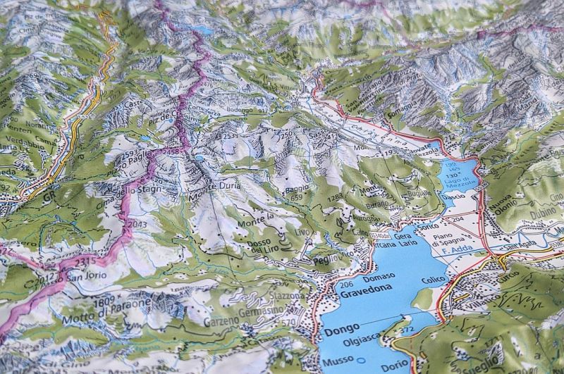 Carte en relief du Tessin, du Lac Majeur et du Lac de Côme